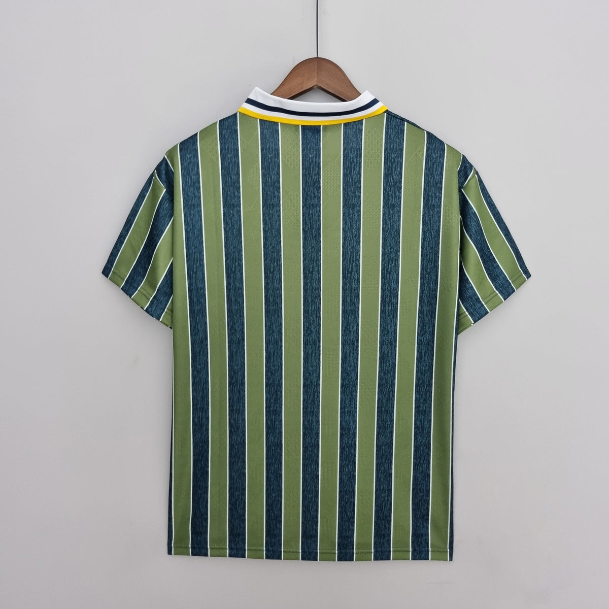 Inter Milan 1995-96 Away Retro Jersey – Umbro Green Pirelli Zanetti Roberto Carlos Paul Ince Football Shirt