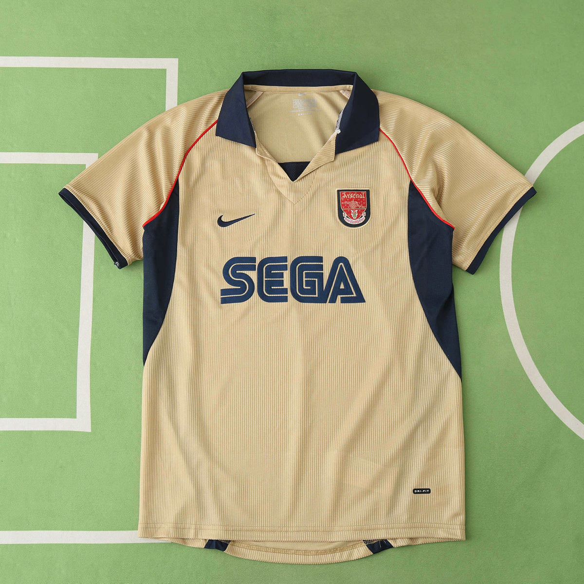 Arsenal FC Away Retro Fan Jersey – 2001/02 Season