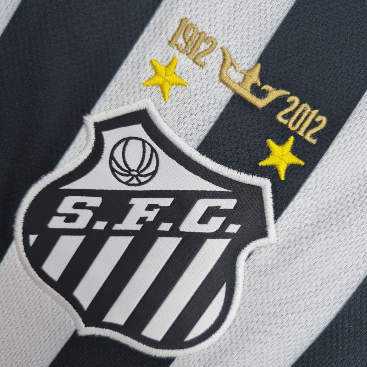 Santos FC 2013 Away Jersey – Black & White Stripes Nike Banco BMG Netshoes Retro Brasileirão Football Shirt | Neymar Era Classic Santos Kit