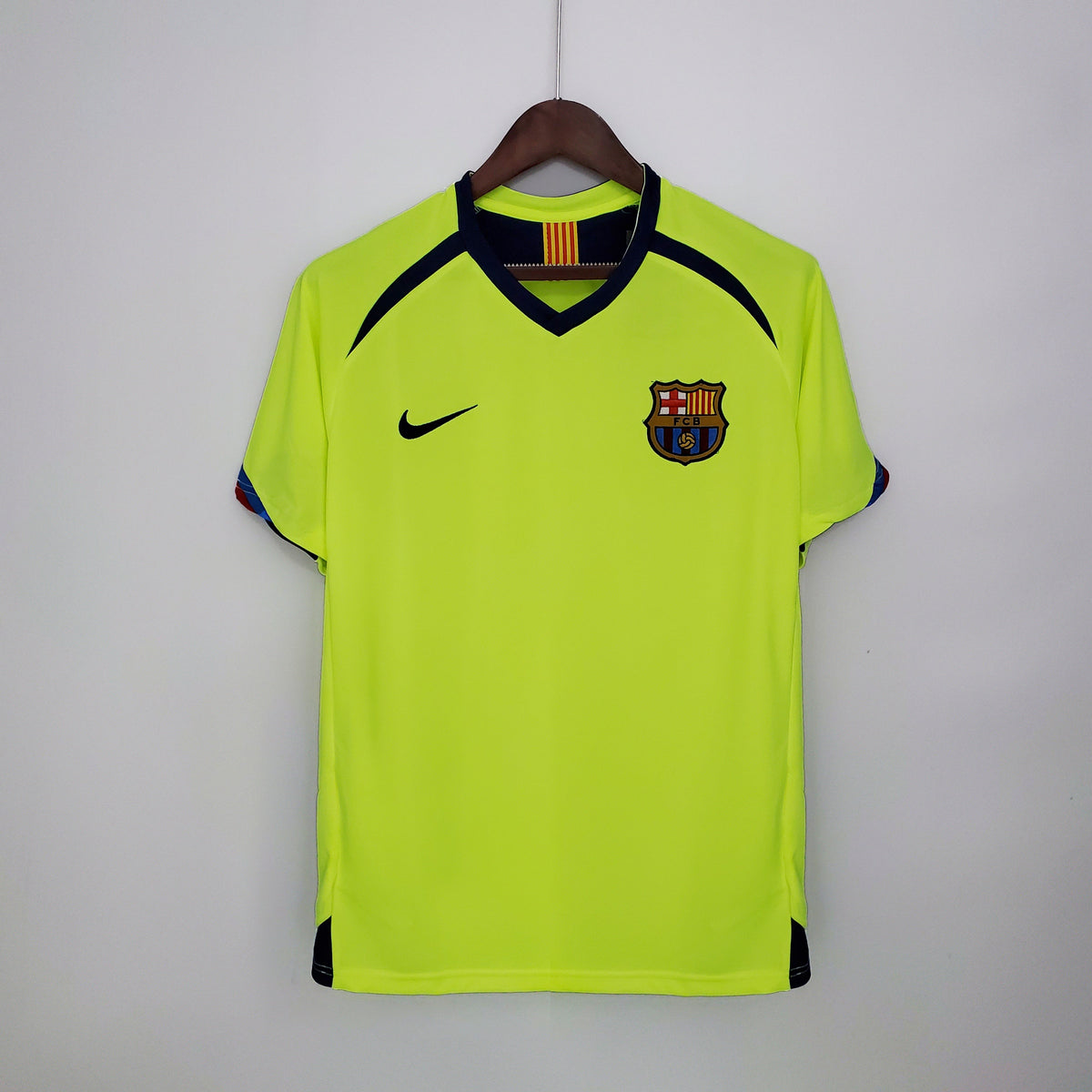 Barcelona 2005-06 Away Retro Jersey – Nike Fluorescent Yellow Navy Blue Ronaldinho Messi Eto'o Xavi Iniesta Puyol Champions League Winner Fan Version Football Shirt